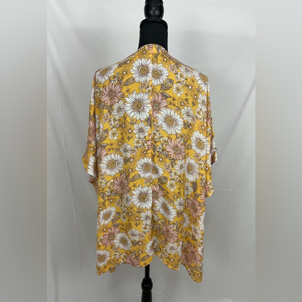 Yellow Shawl - Picture 2 of 3